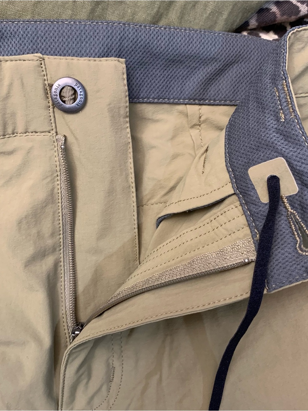 Patagonia Men's tan nylon outdoor hiking lightweight zip pocket shorts - Picture 6 of 6
